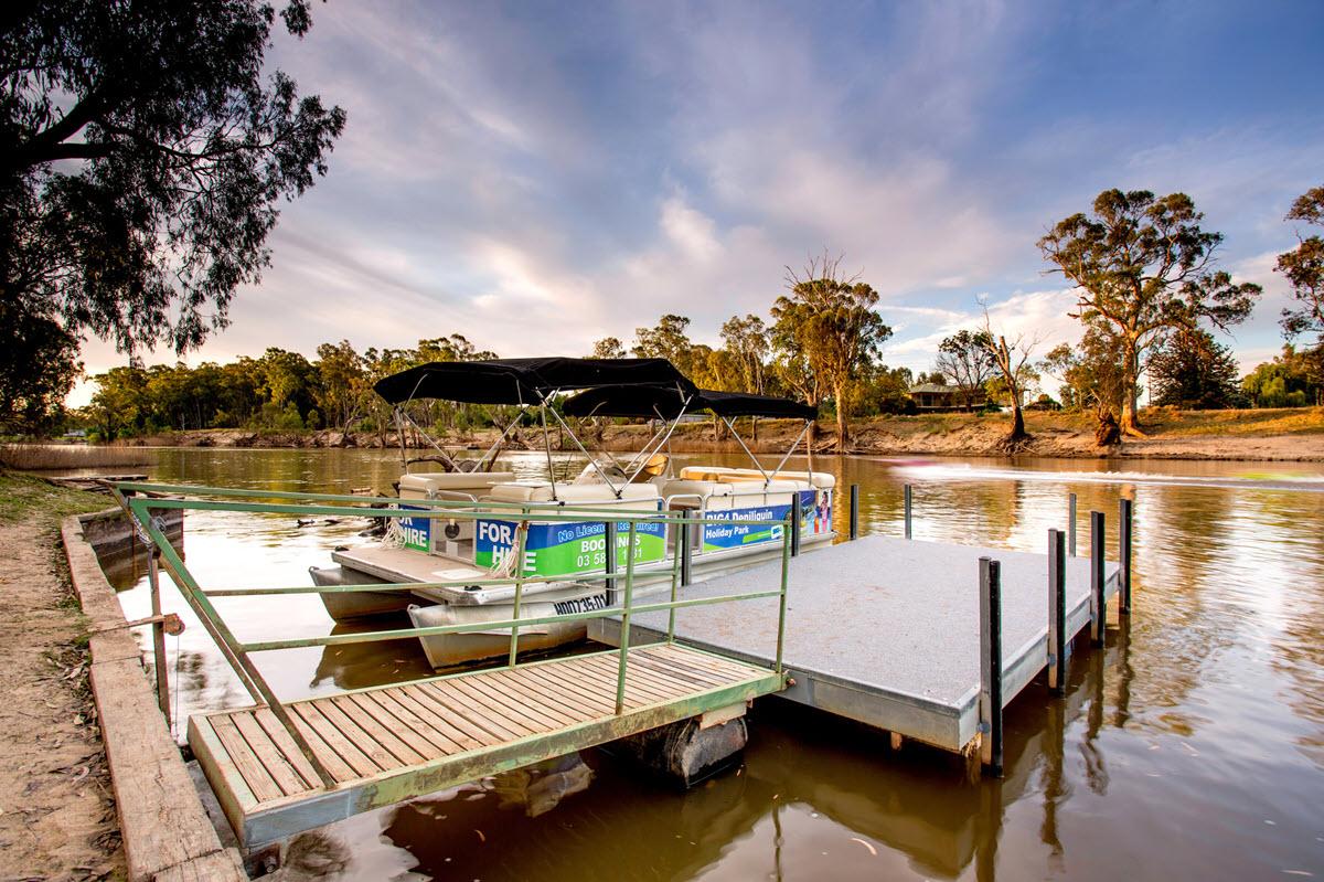 Hire a private pontoon boat in Deniliquin >>BIG4 Deniliquin Holiday Park